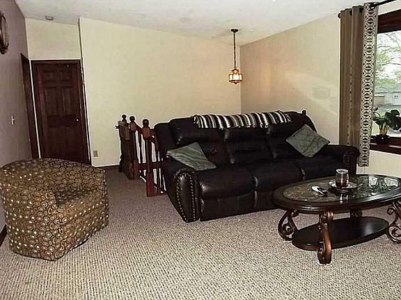 4th image of 65 Briarwood Ave