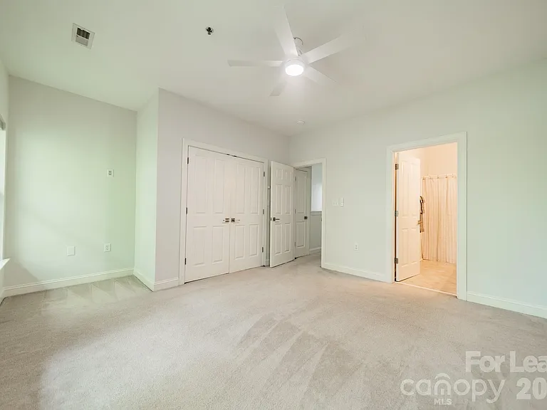 642 E 9th St — Photo 24