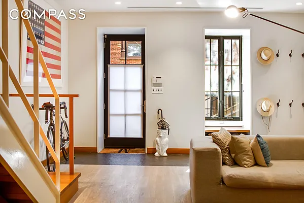 Sold by Compass | media 25