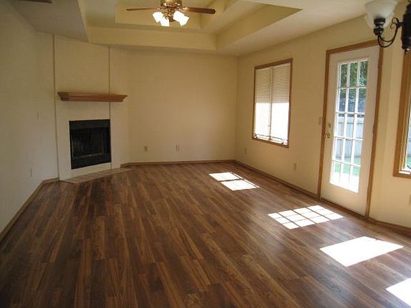 3rd image of 1023 S Ventura Ave