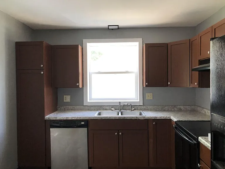 731 35th St NE — Photo 6