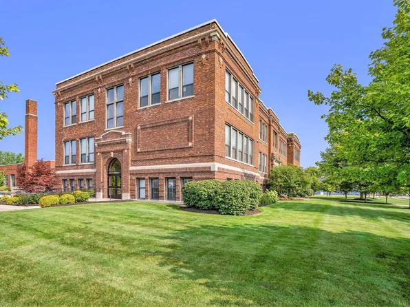 460 Broadway St APT 203, South Haven, MI 49090