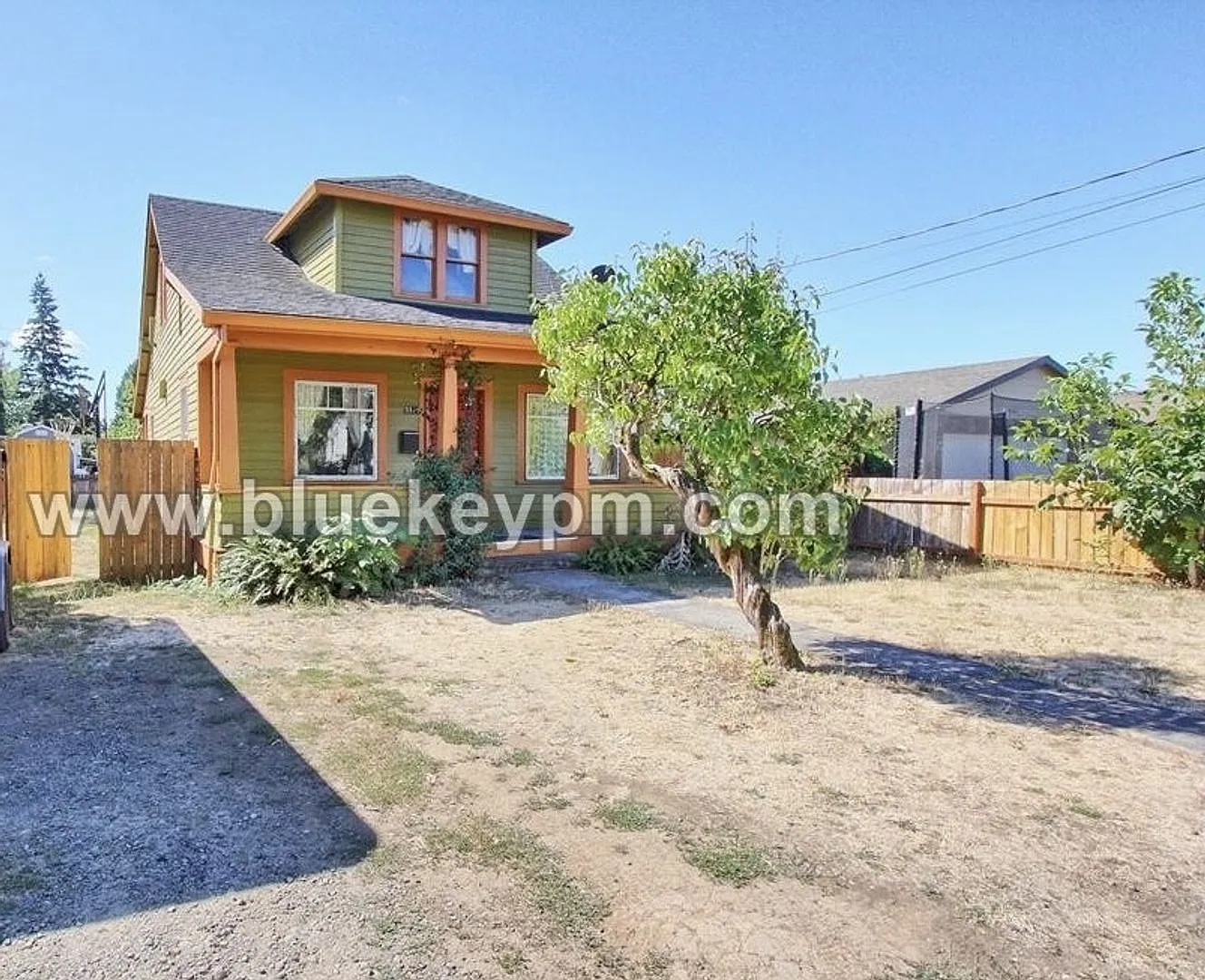 3 Bed, 2 Bath Craftsman Home in Errol Heights — Photo 2