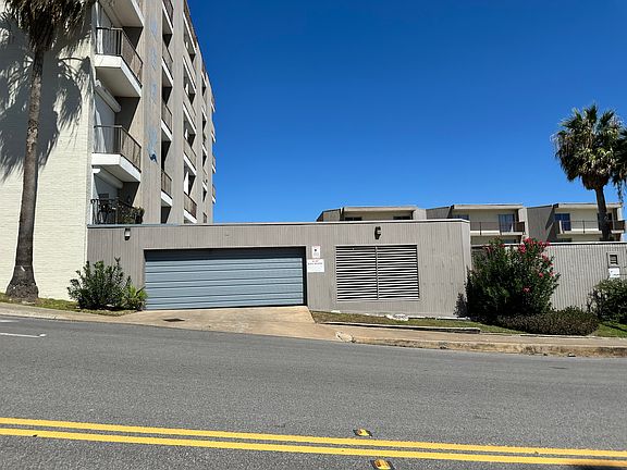 3rd image of 520 S Chaparral St