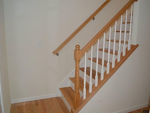 4th image of 042 Brampton Ln