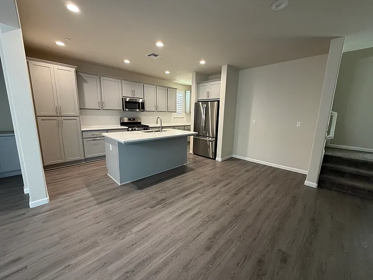 4344 Icon Ave — Photo 8