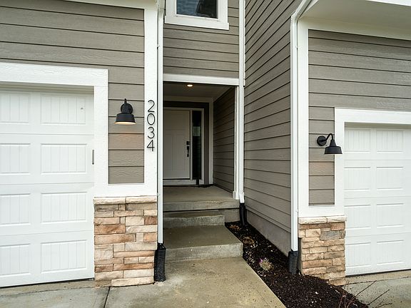 3rd image of 2034 SW Holdbrooks Dr