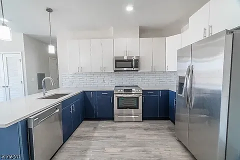 9-11 Clark St #302 — Photo 3