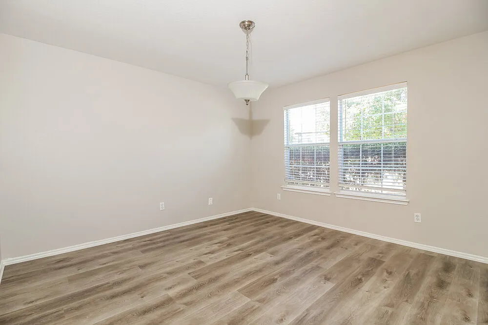 3 bed, 2.0 bath, 1802 sqft, $2,045 — Photo 4