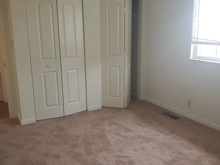 Yorktowne Apartments — Photo 26
