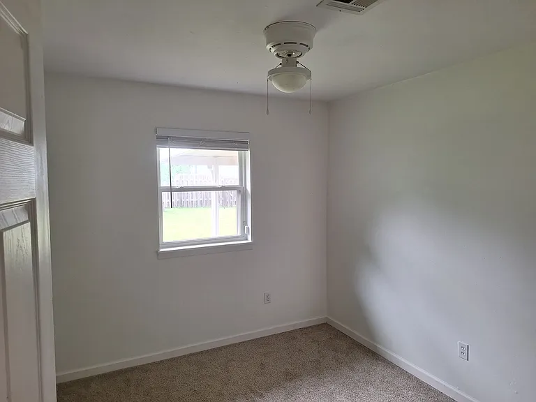 2410 NW Norman Cir — Photo 7