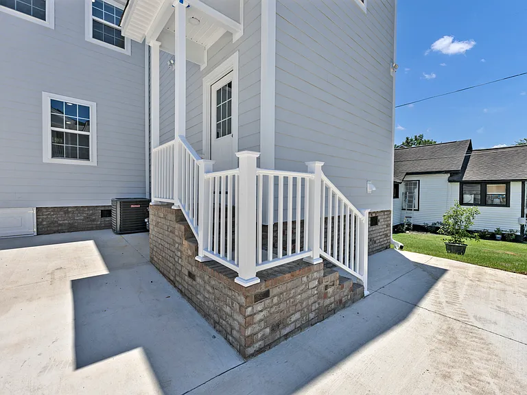 1158 Olympia Ave — Photo 29