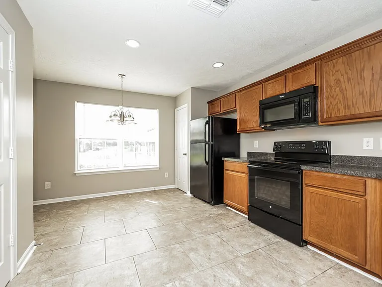 4060 George Buchanan Dr — Photo 7