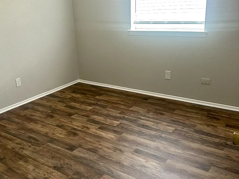 401 Rolling Hills Dr — Photo 15