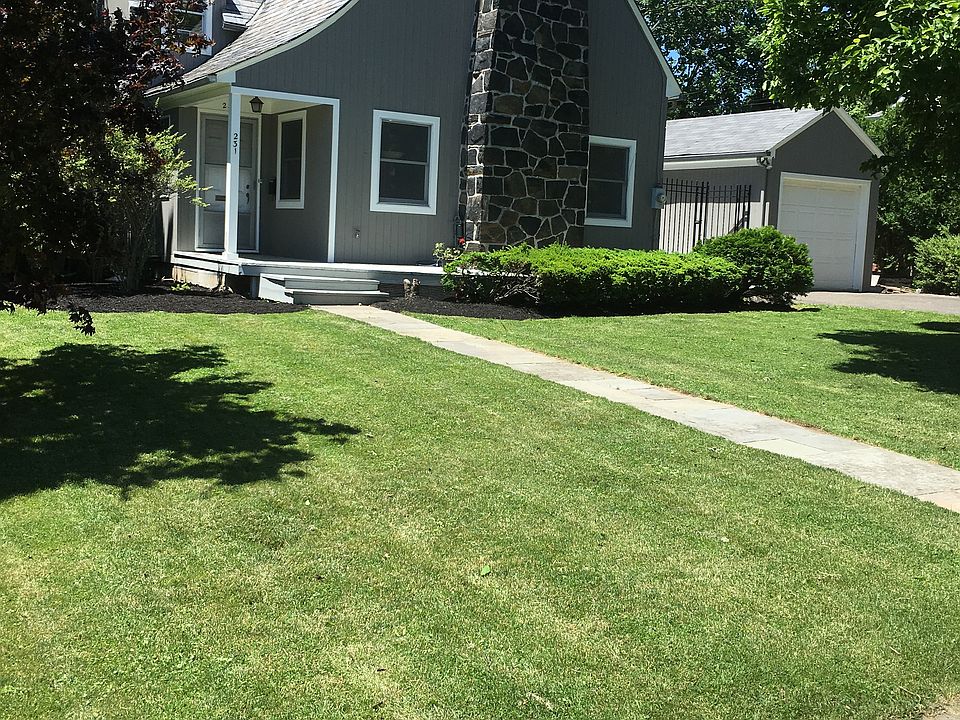 1st image of 231 S Barry Ave