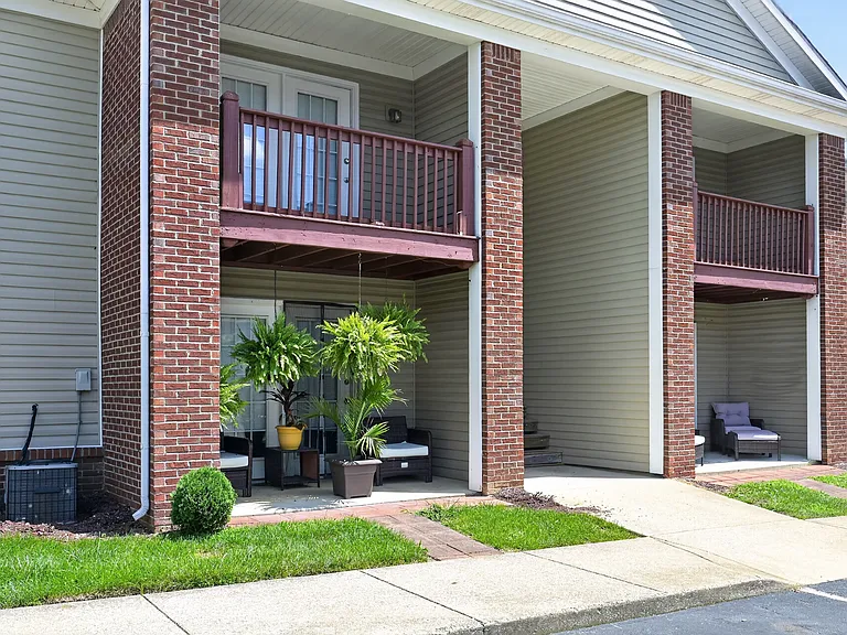 Shelbyville Place — Photo 14
