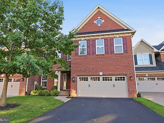 3rd image of 35 Rittenhouse Cir