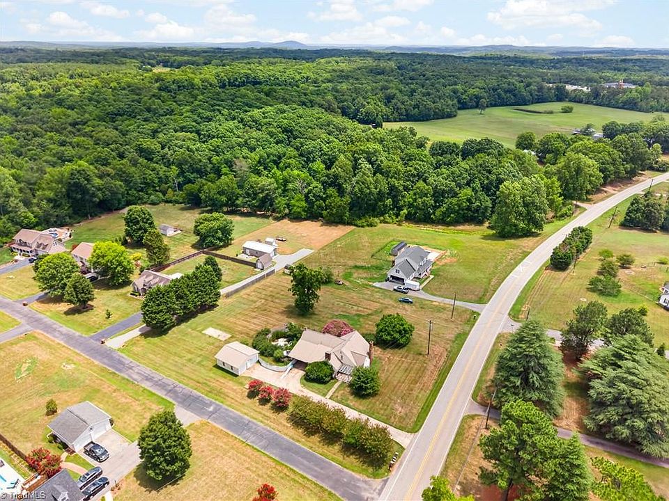 1st image of 2441 Cunningham Rd