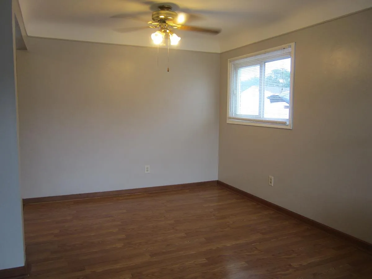 3 bed, 985 sqft, $1,700 — Photo 3