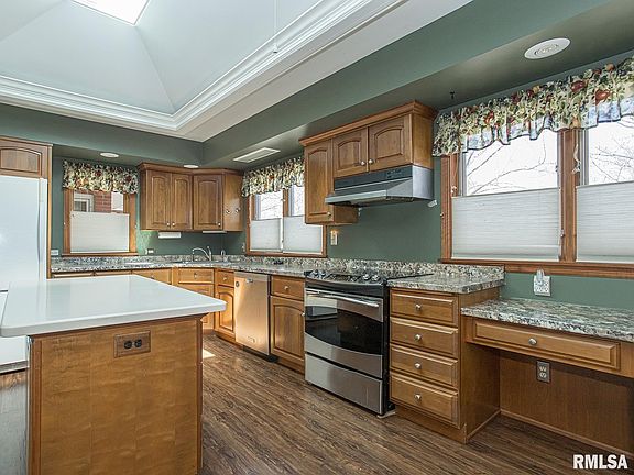 5th image of 204 Circle Dr