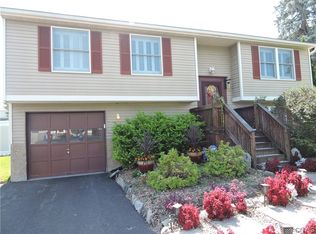 4008 Sandpiper Ln, Liverpool, NY 13090