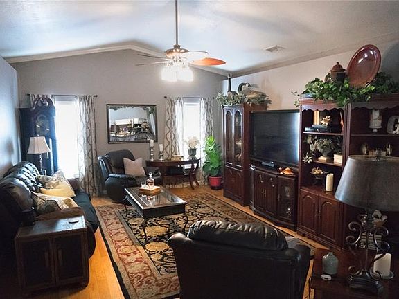 3rd image of 235 Veranda Dr