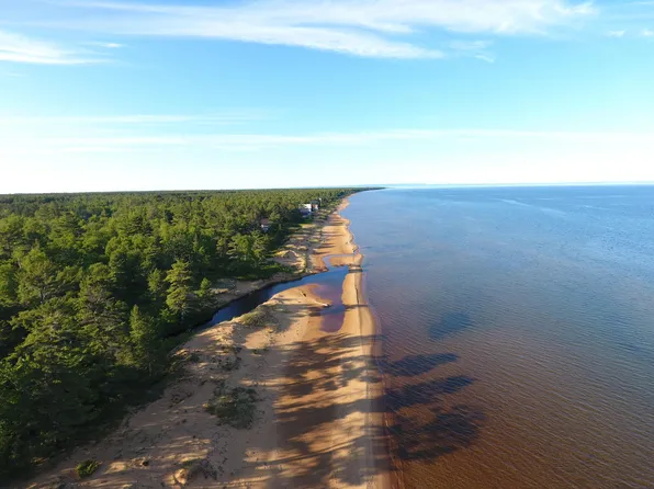16 Lake Side Row, Paradise, MI 49768