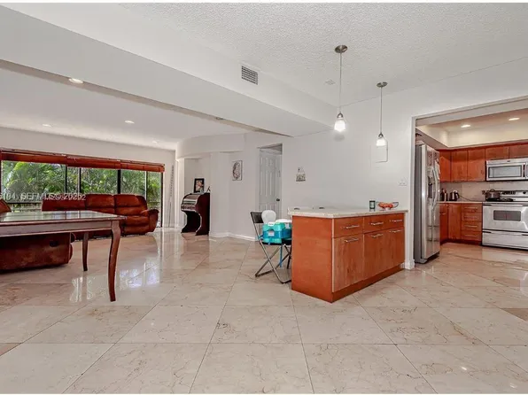 4000 N Hills Dr APT 29, Hollywood, FL 33021