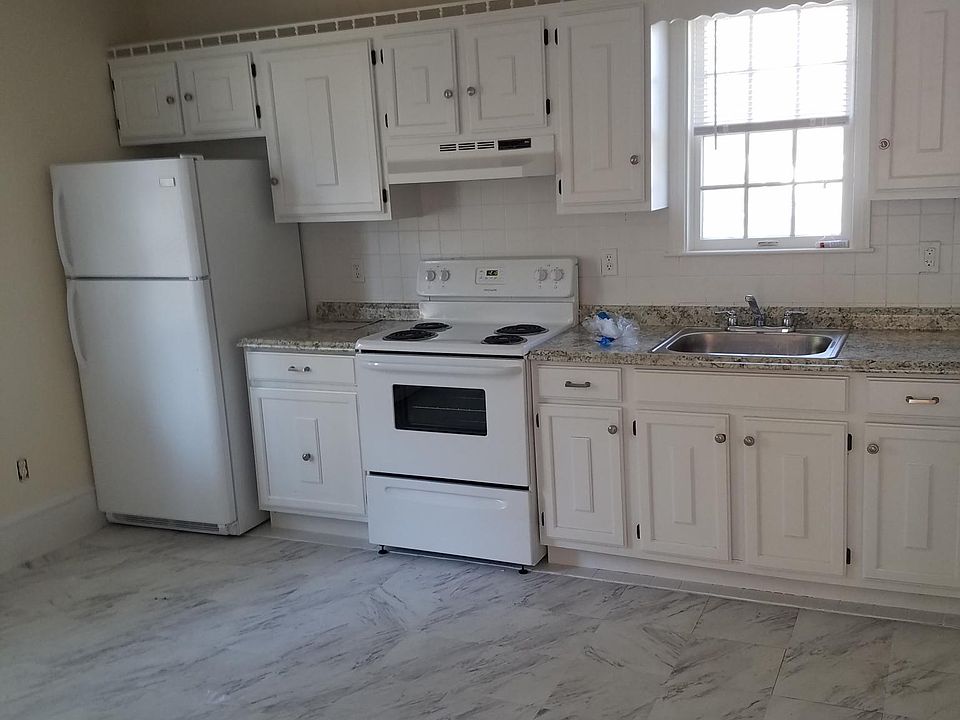 2nd image of 11 New Ocean St APT 3