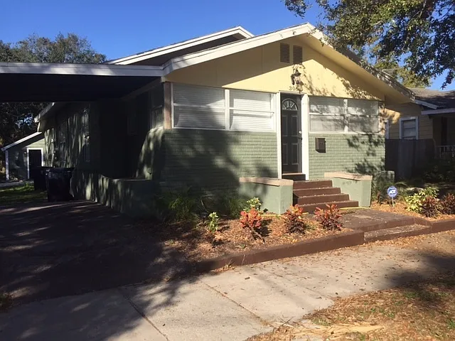 3/2 Historic North Hyde Park Bungalow — Photo 2