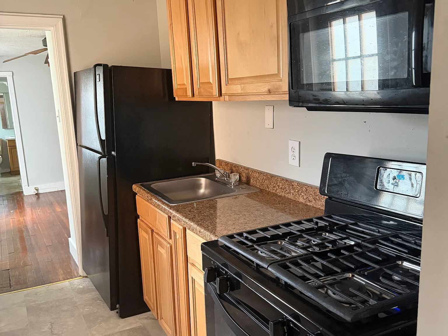 1 bed, 980 sqft, $1,200 — Photo 4