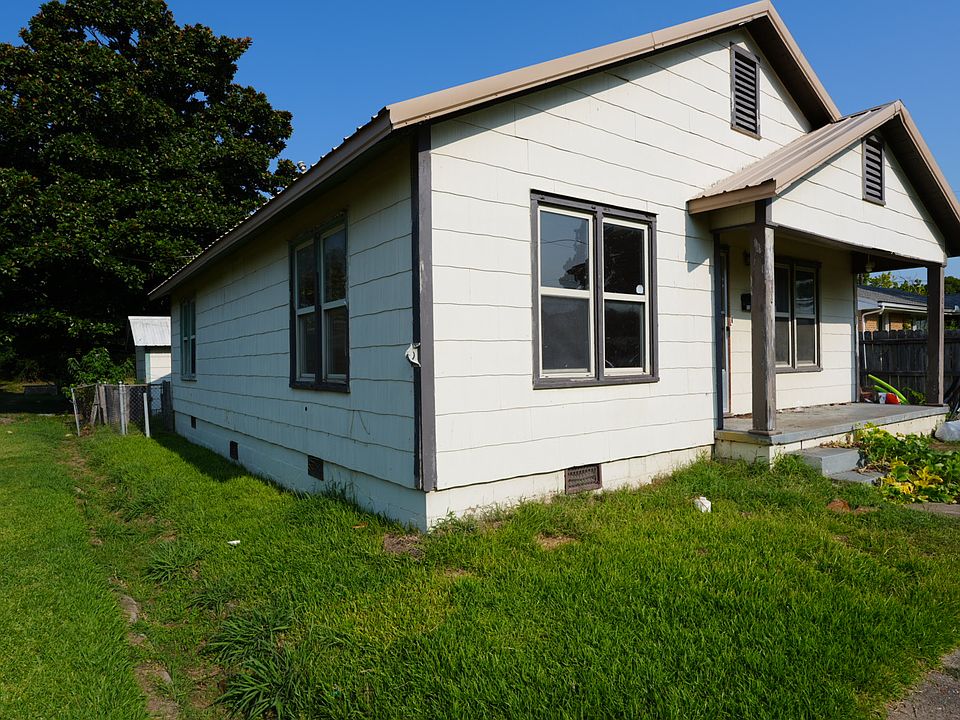 2nd image of 106 S 2nd St