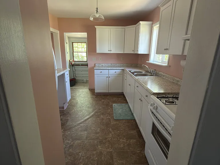 Seneca Pl — Photo 5