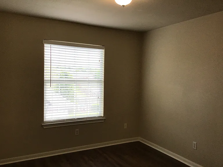 13470 Miller Ln — Photo 10