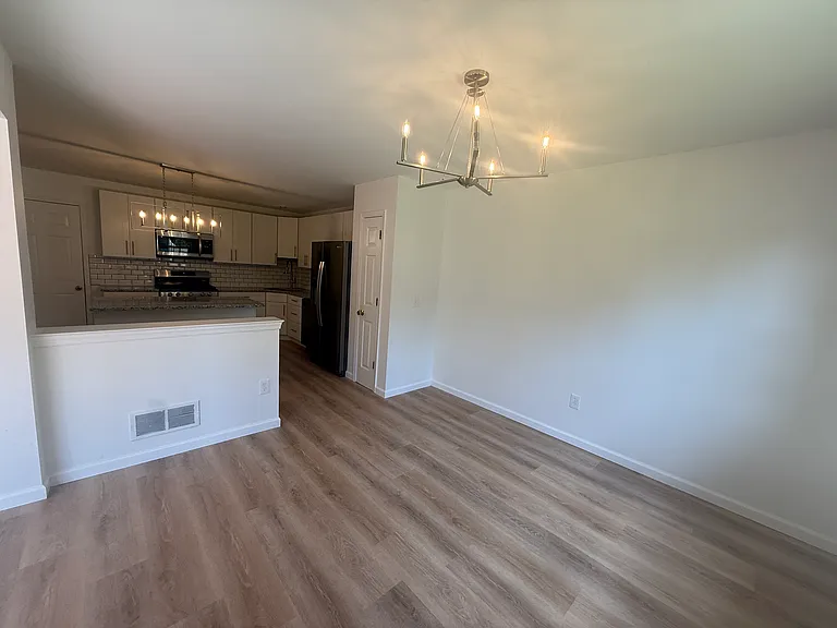 Dining room into kitchen