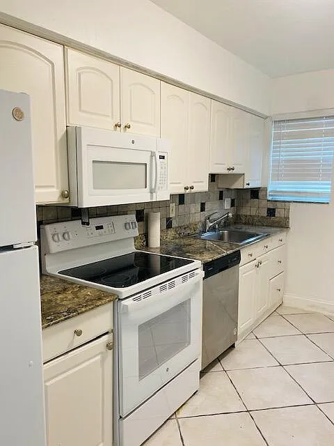 1 bed, 1.0 bath, 900 sqft, $1,750 — Photo 2