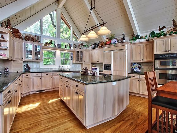 3rd image of 23805 Lakeview Ct
