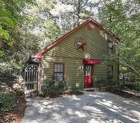 225 Merlin Ct — Photo 1