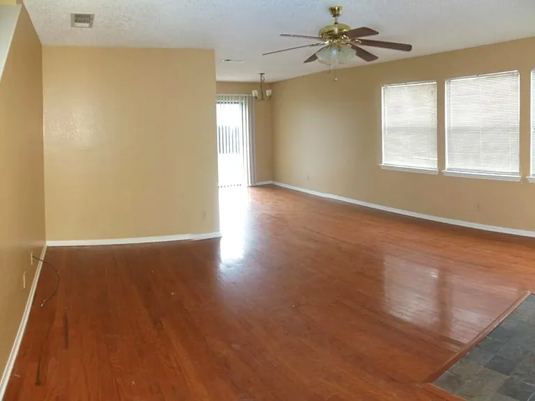 1611 West Ln — Photo 2