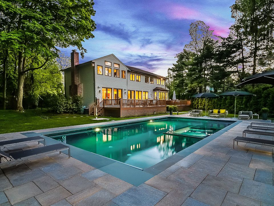 1st image of 1 Deerfield Ln