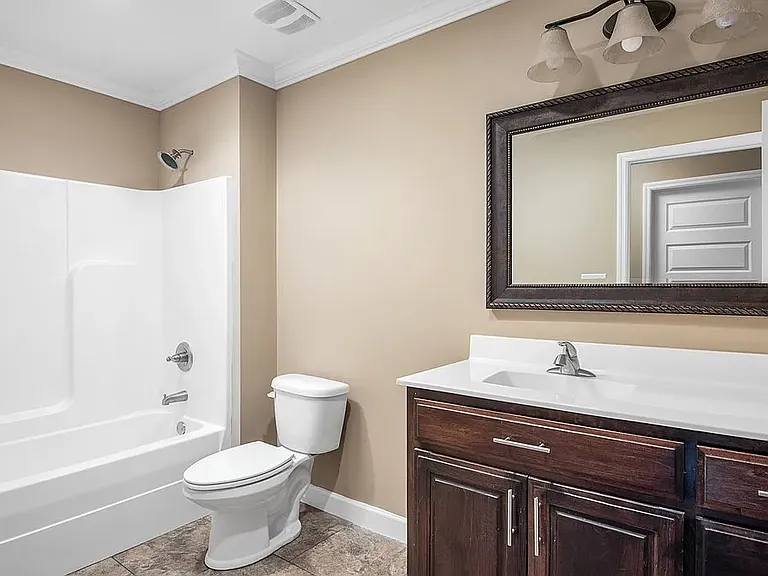 100 Kamarie Ln — Photo 5