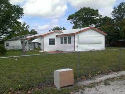 2925 NW 93rd St, Miami, FL, 33147