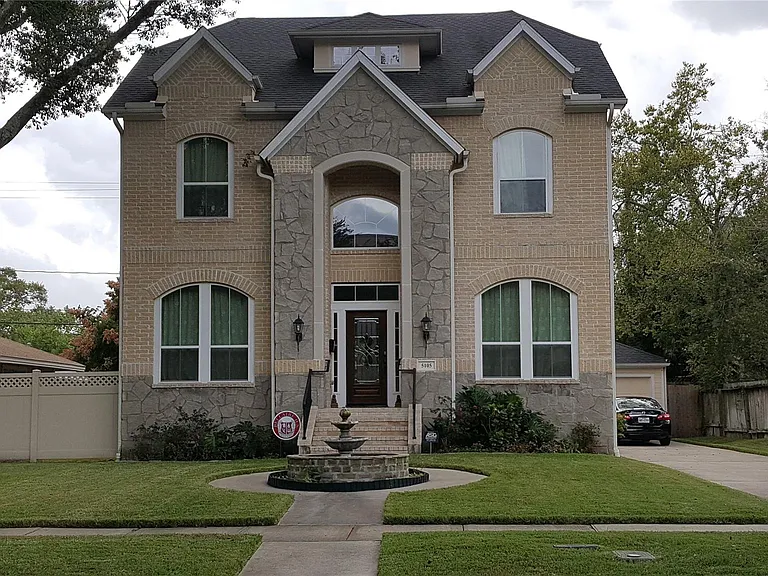 5105 Maple St — Photo 1