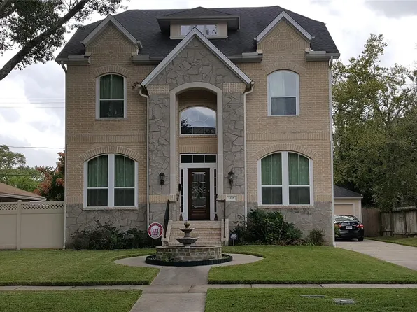 5105 Maple St, Bellaire, TX 77401