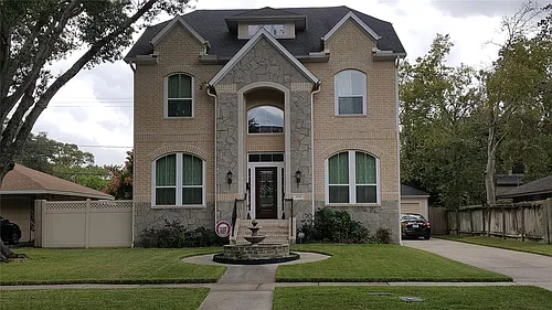 5105 Maple St Photo 1
