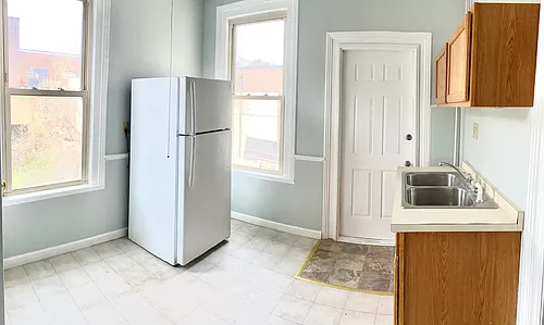 450 Main St Photo 1