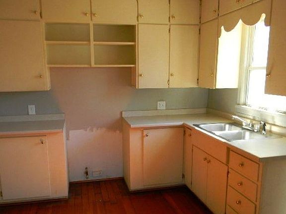 3rd image of 708 Kaw St