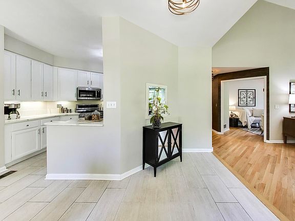 4th image of 3026 Lexington Ln