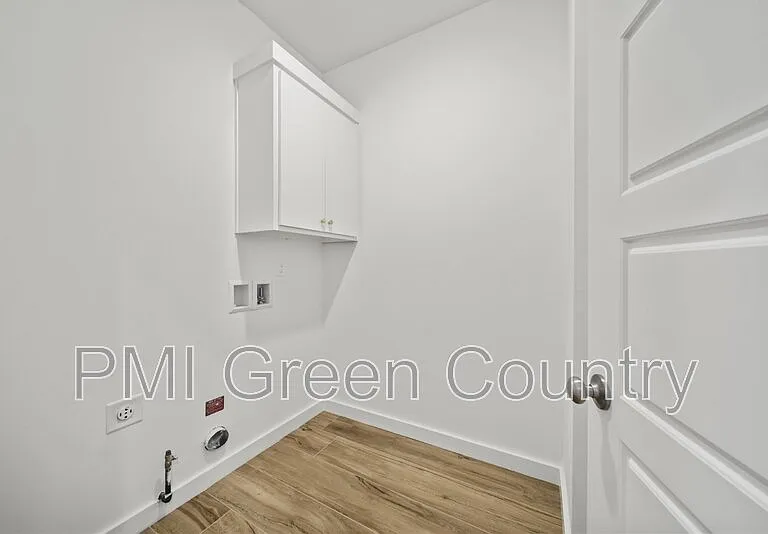 118 E Elgin St — Photo 32