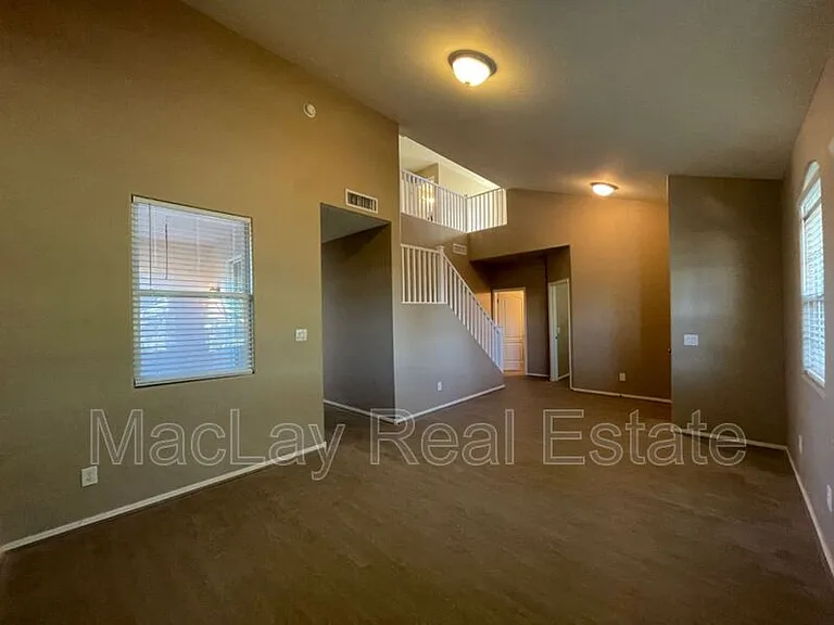 10024 E Isleta Ave — Photo 3
